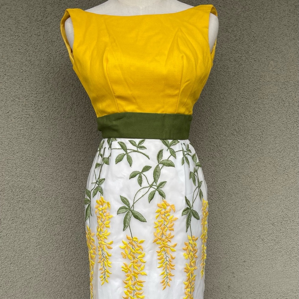 1950s vintage embroidered maxi dress - Picture 3 of 12